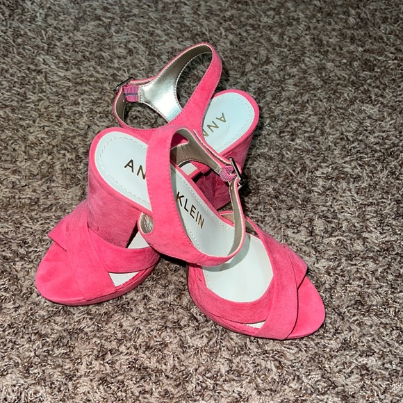 Anne Klein US 7.5 womens pink suede chunky heels. Gently used. - Picture 3 of 16
